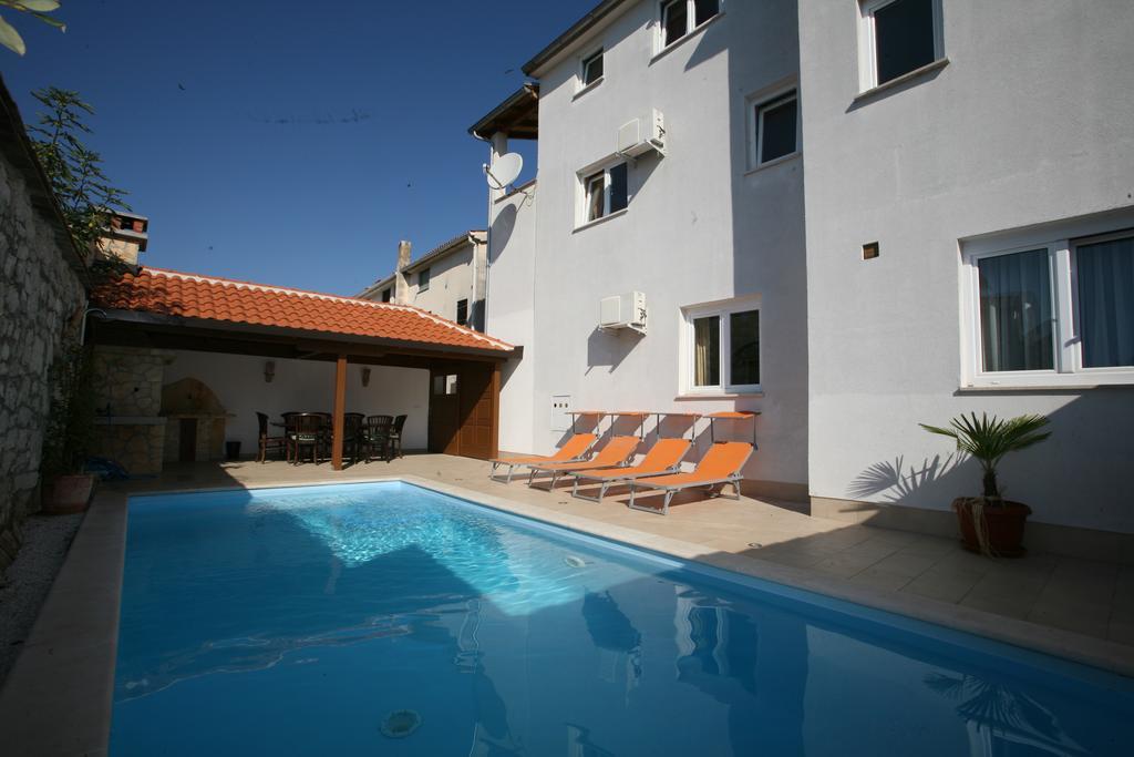 Anita 3 Apartment