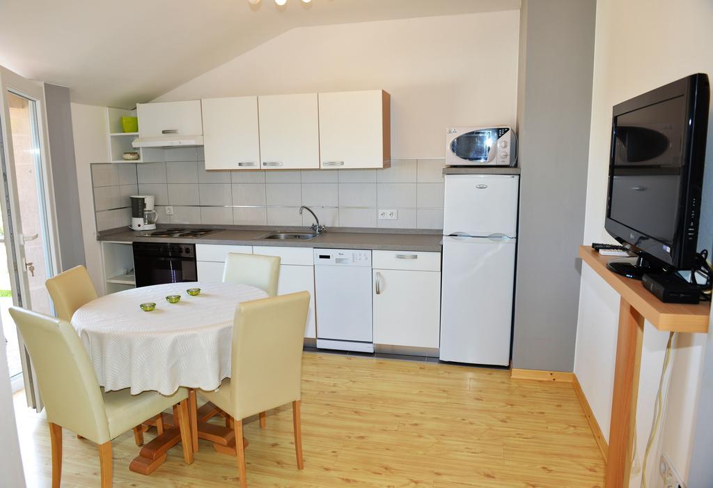 Anita 3 Apartment *